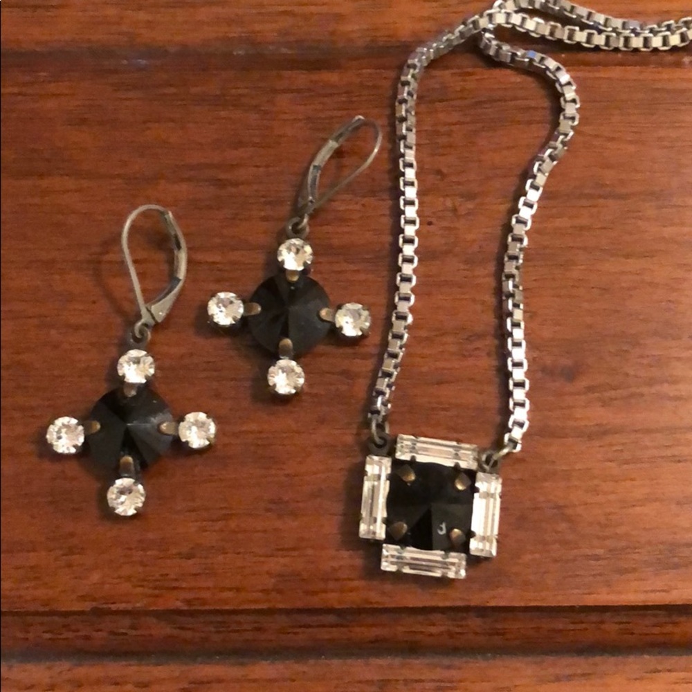 Sabika necklace and earring set